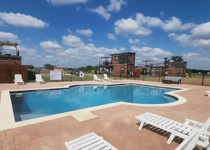 Hill Country Container Home Rooftop Deck & Pool
